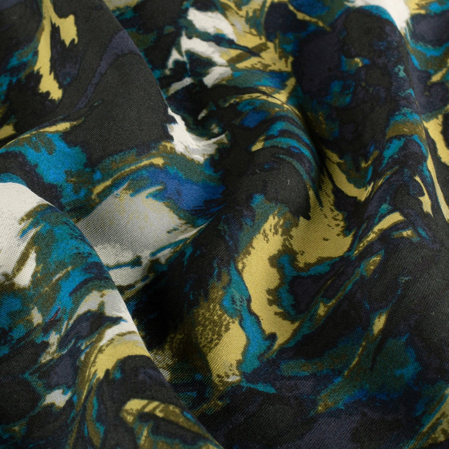 Image du tissu en viscose - motif moucheté 125 g/m² – disponible chez Šarlotes audumi