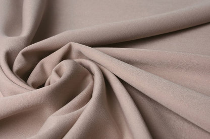 Gabardine en viscose avec élasthanne - rose poudré 275 g/m²