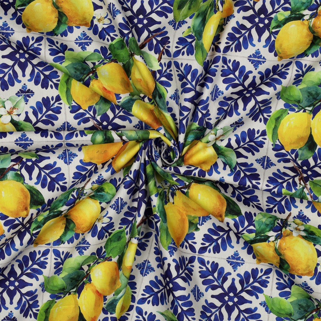Image avec tissu en viscose et coton - citrons 110 g/m² – disponible chez Šarlotes audumi