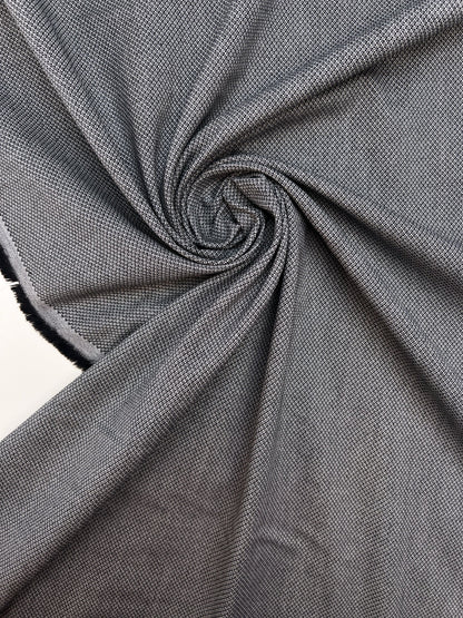 Attaque avec tissu jacquard en coton avec élasthanne gris – Italie – disponible en ligne chez Šarlotes audumi