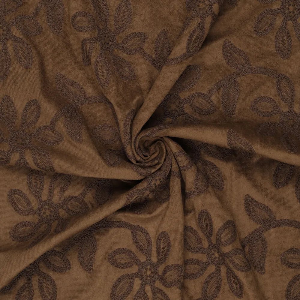 Attēls ar Zamšādas audums ar izšūtu ziedu rakstu-brūns 310 g/m² – pieejams Šarlotes audumi