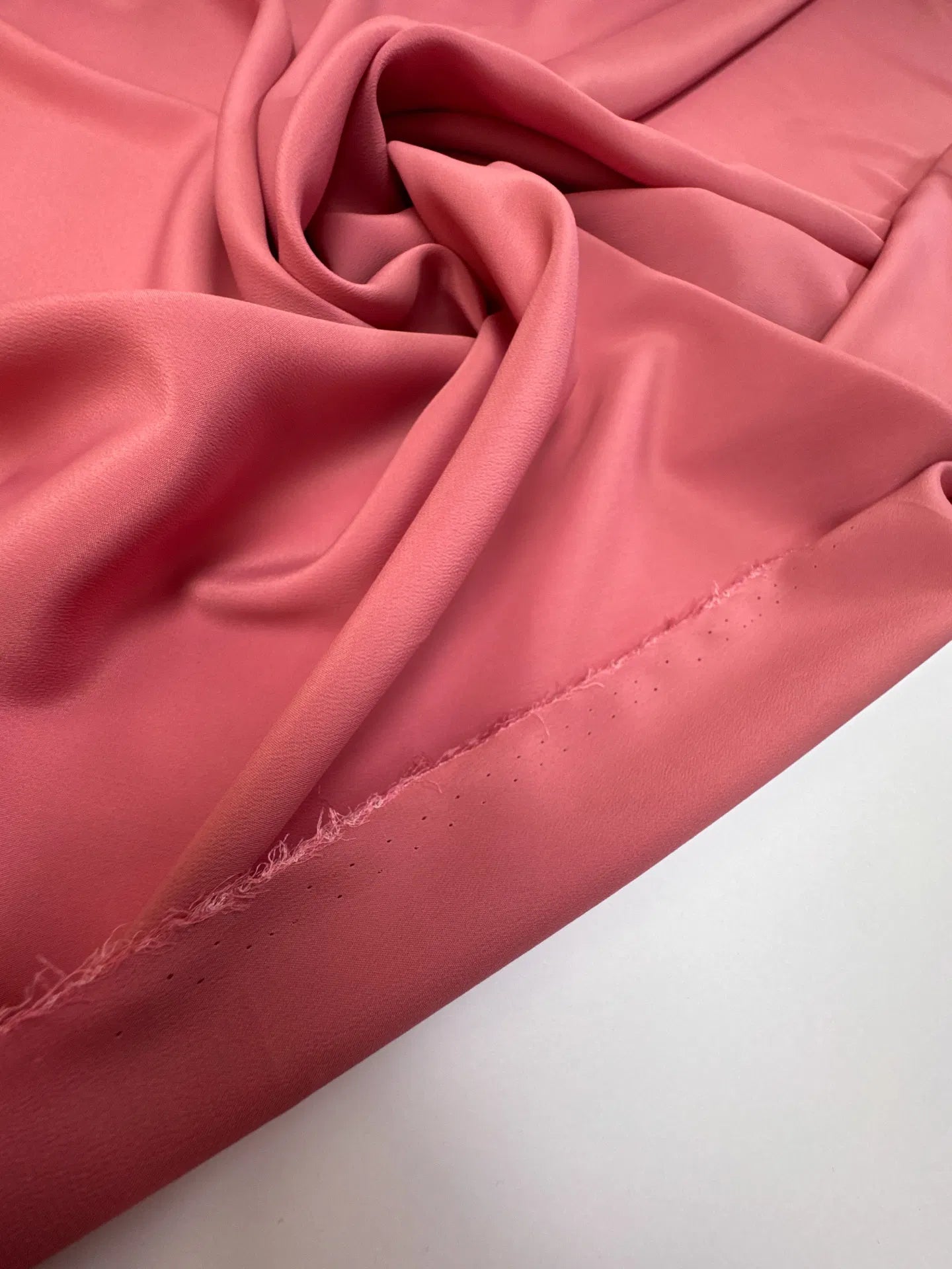 Tissu en soie - ton corail 75 g/m²
