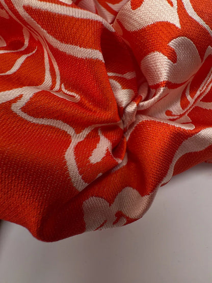 Jacquard de soie - motif floral rouge et beige 105 g/m²