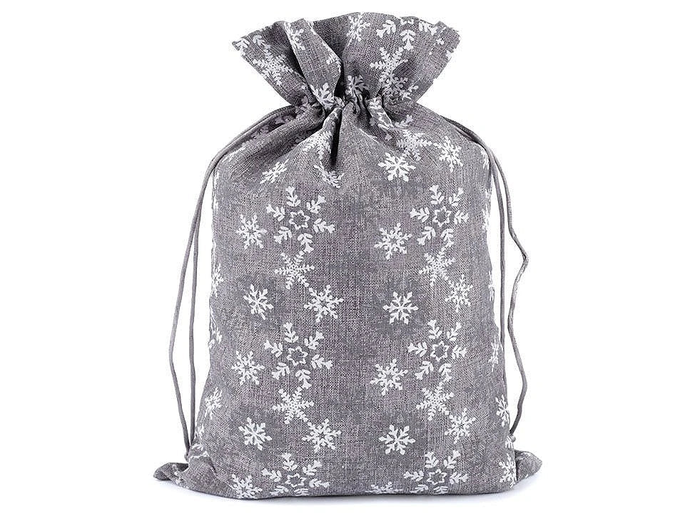Sac cadeau de Noël avec flocons de neige 20 × 30 cm – disponible en ligne chez Šarlotes audumi