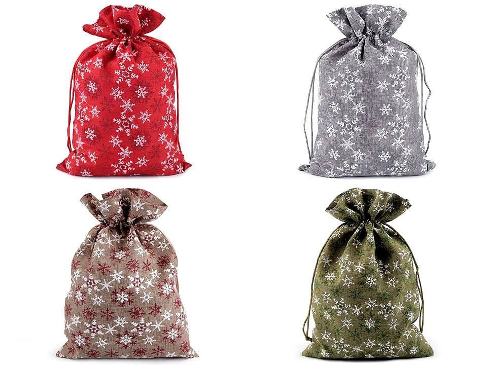 Sac cadeau de Noël avec flocons de neige 20 × 30 cm – disponible en ligne chez Šarlotes audumi