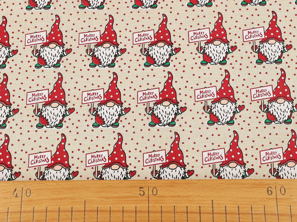 Tissu décoratif de Noël avec des lutins – disponible en ligne chez Šarlotes audumi