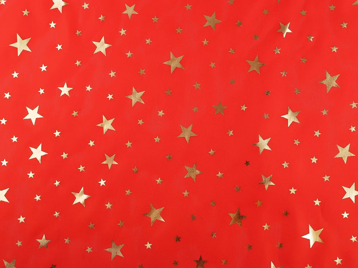 Image d'un tissu décoratif de Noël à étoiles dorées, disponible en ligne chez Šarlotes audumi