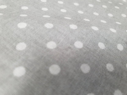 100 % Baumwollstoff – weiße Punkte auf grauem Hintergrund (4 mm) 130 g/m²