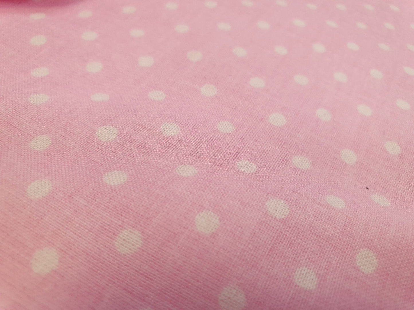 100% cotton fabric-white polka dots on a pink background (4 mm) 130 g/m²
