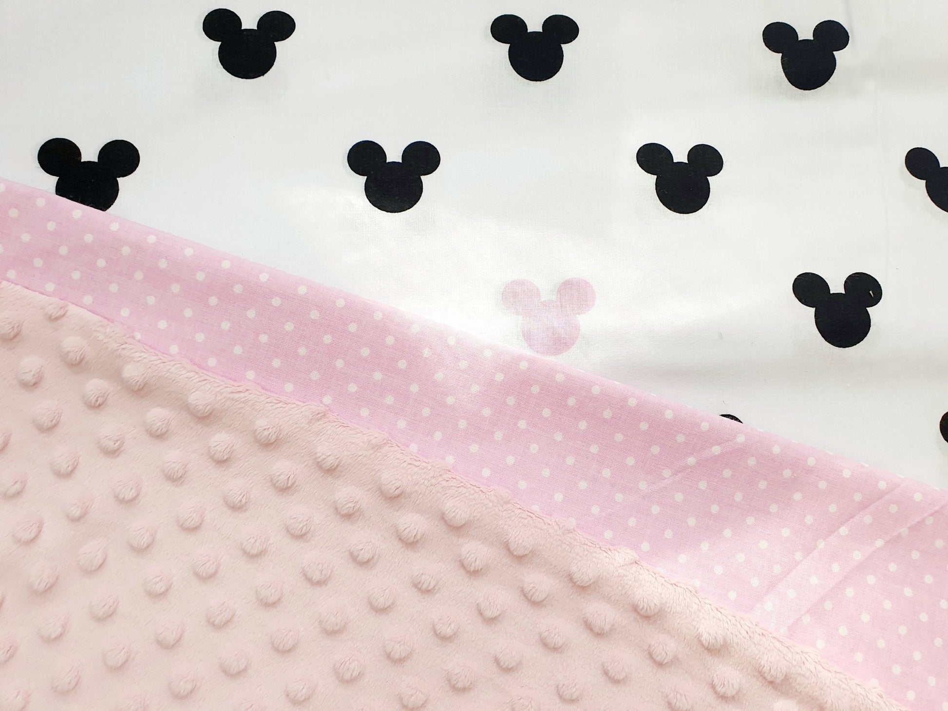 100% Cotton fabric-white polka dots on a pink background (4 mm) 130 g/m²