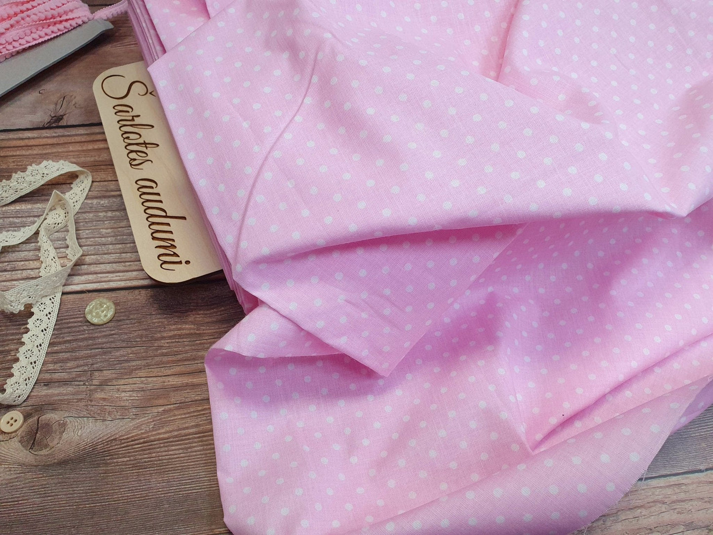 100% Cotton fabric-white polka dots on a pink background (4 mm) 130 g/m²