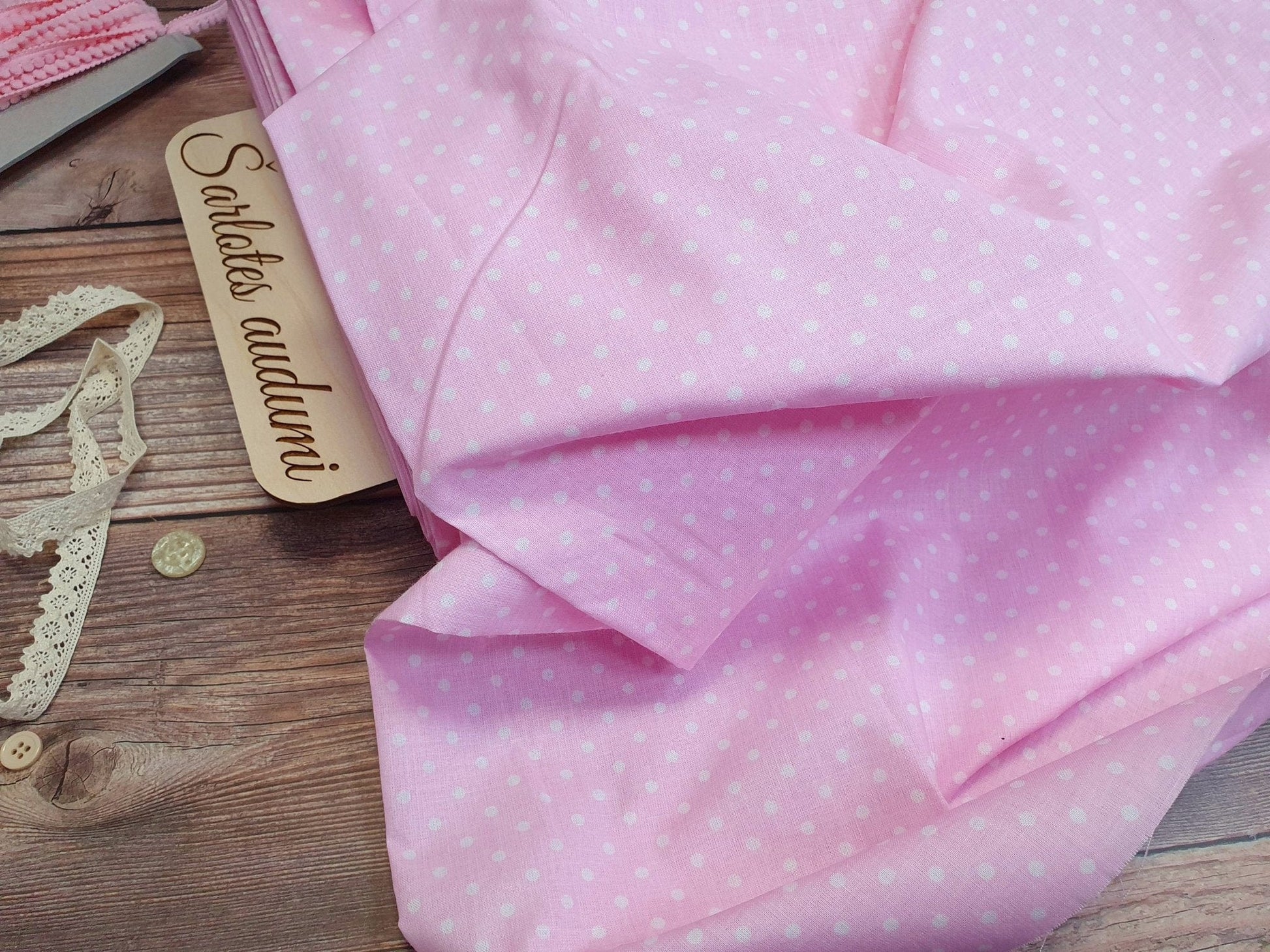 100% Cotton fabric-white polka dots on a pink background (4 mm) 130 g/m²