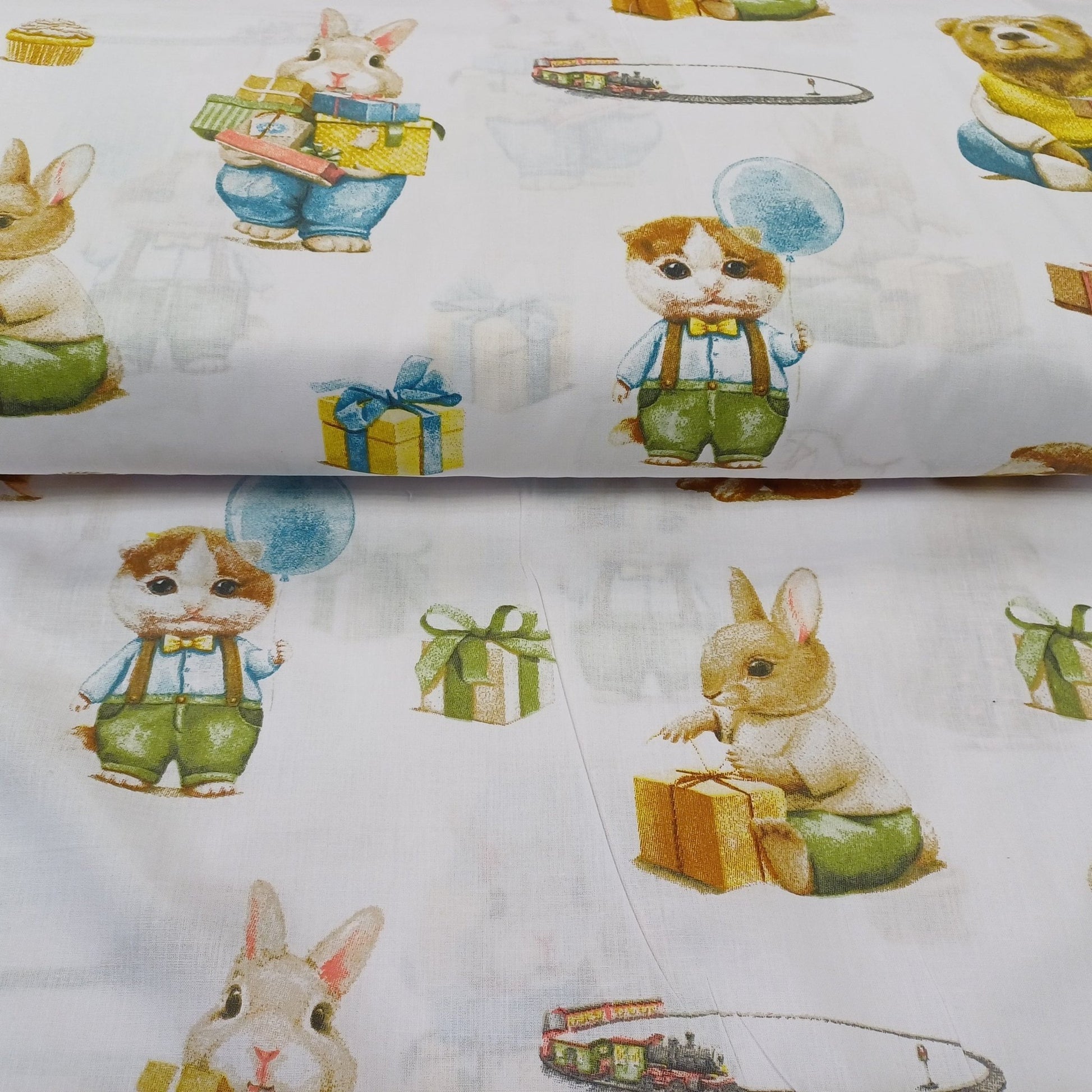 100% Cotton fabric - animals with gifts 130 g/m²