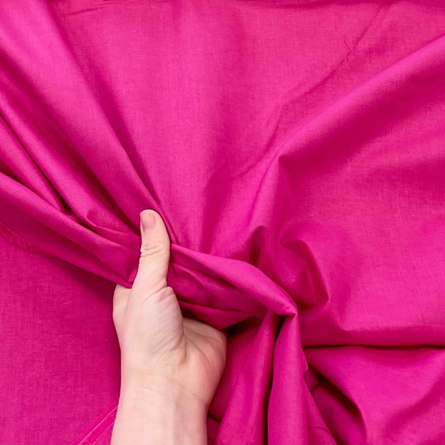 100% Cotton fabric-fuchsia 125 g/m²