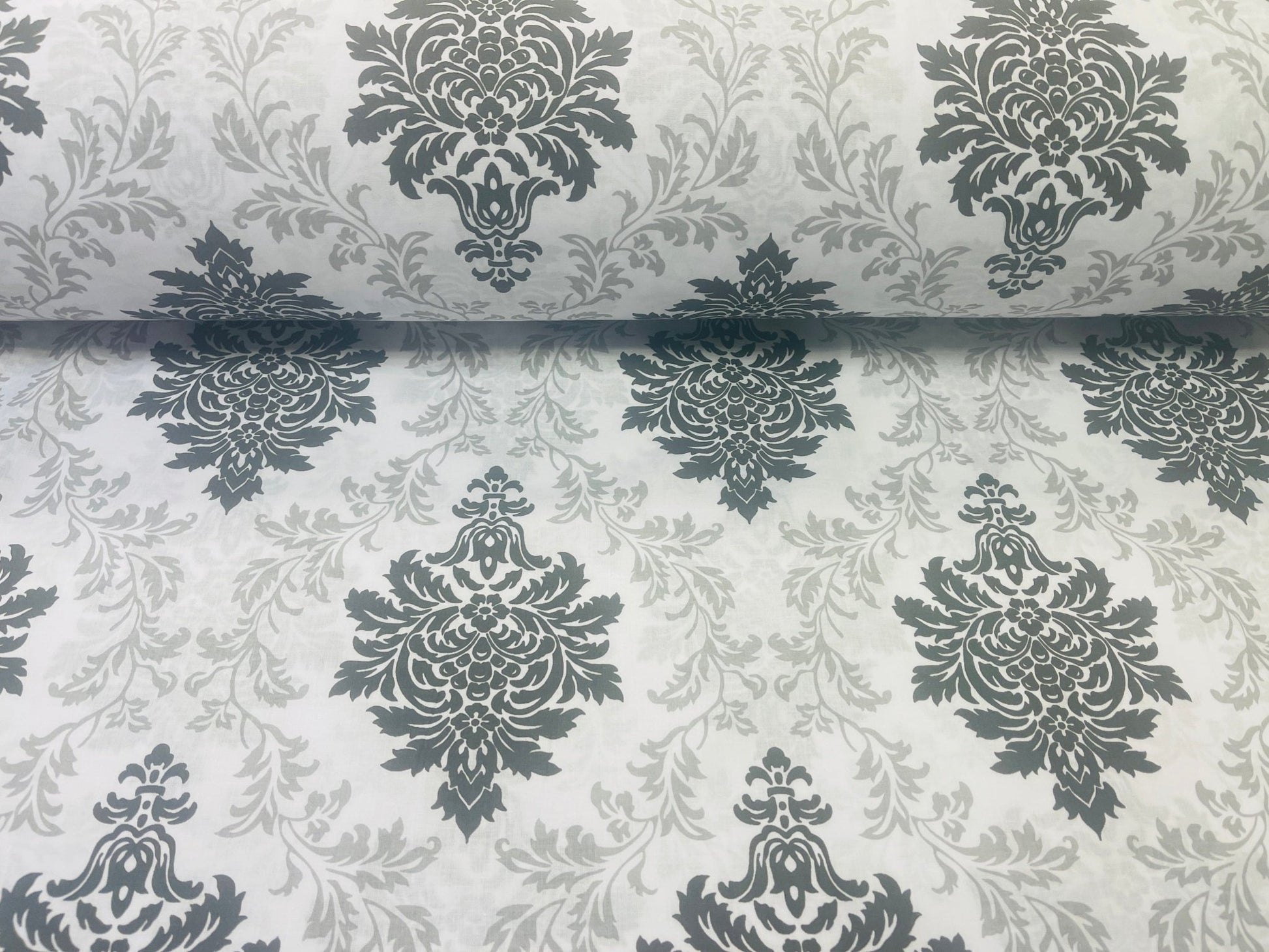 100% cotton fabric - grey and black pattern 130 g/m²
