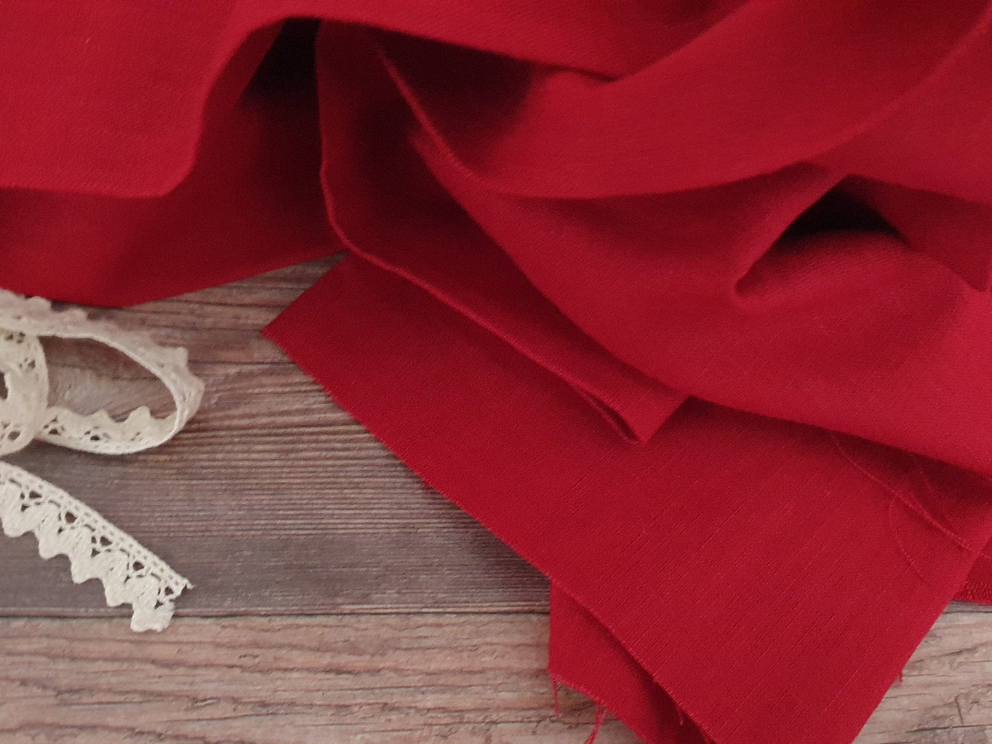 100% Cotton fabric-red 220cm 130 g/m²