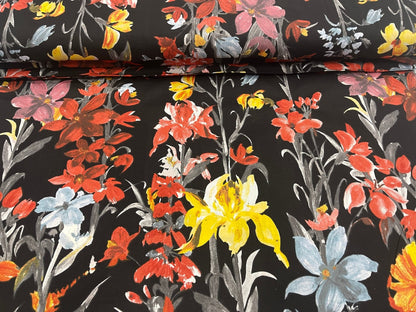 100% Baumwollstoff – rosafarbene Blumen auf dunklem Hintergrund 125 g/m²