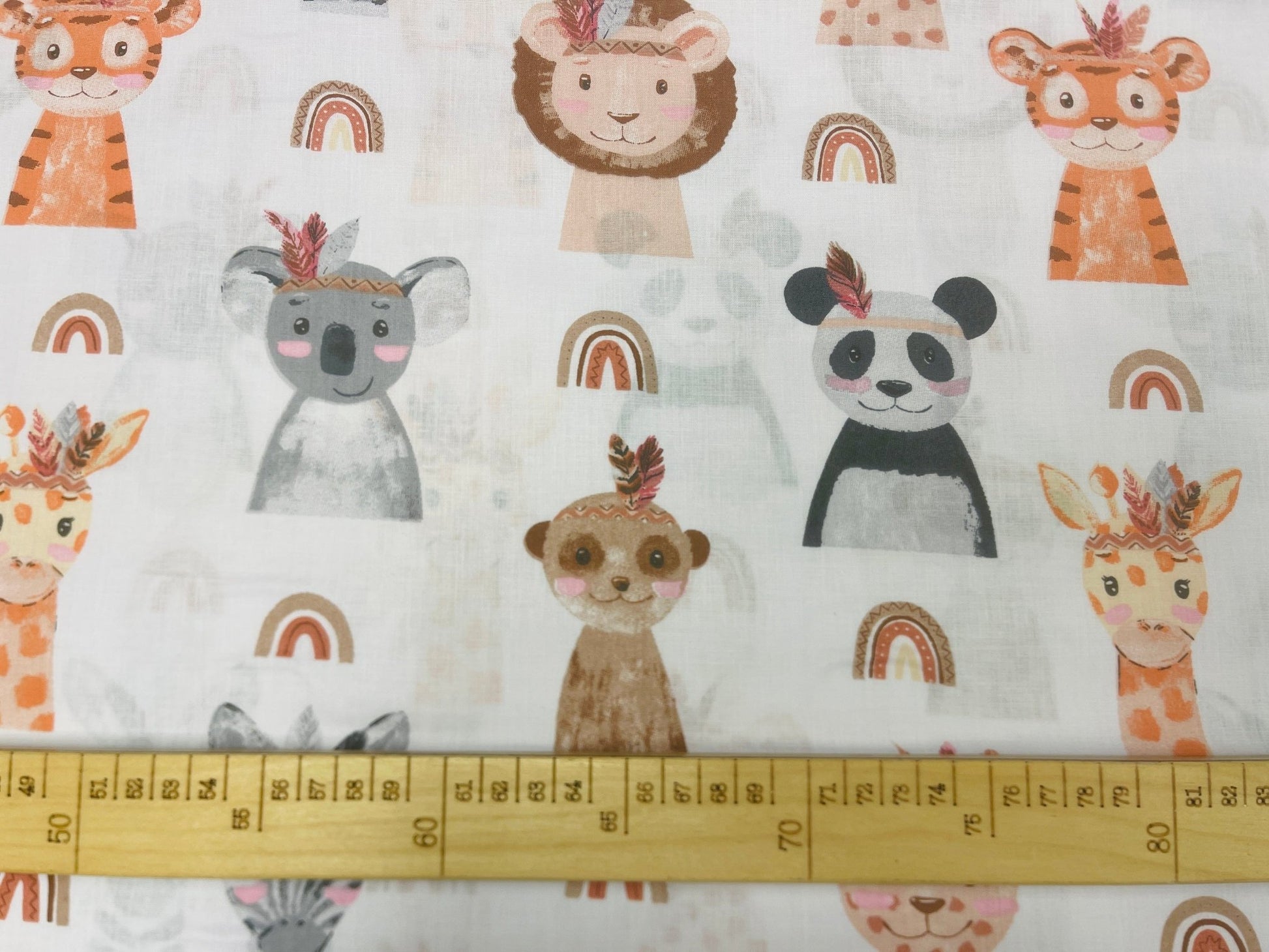 100% cotton fabric with animal faces 125 g/m²