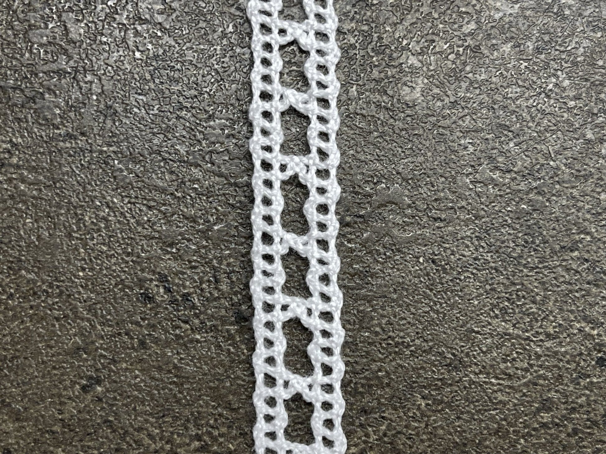 100% Cotton lace-1 cm white