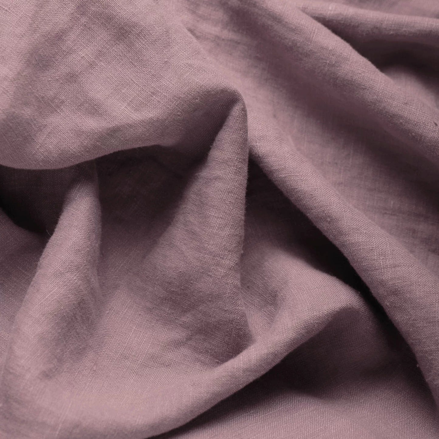 100 % weichgewaschenes Leinen in rauchigem Lila 165 g/m²