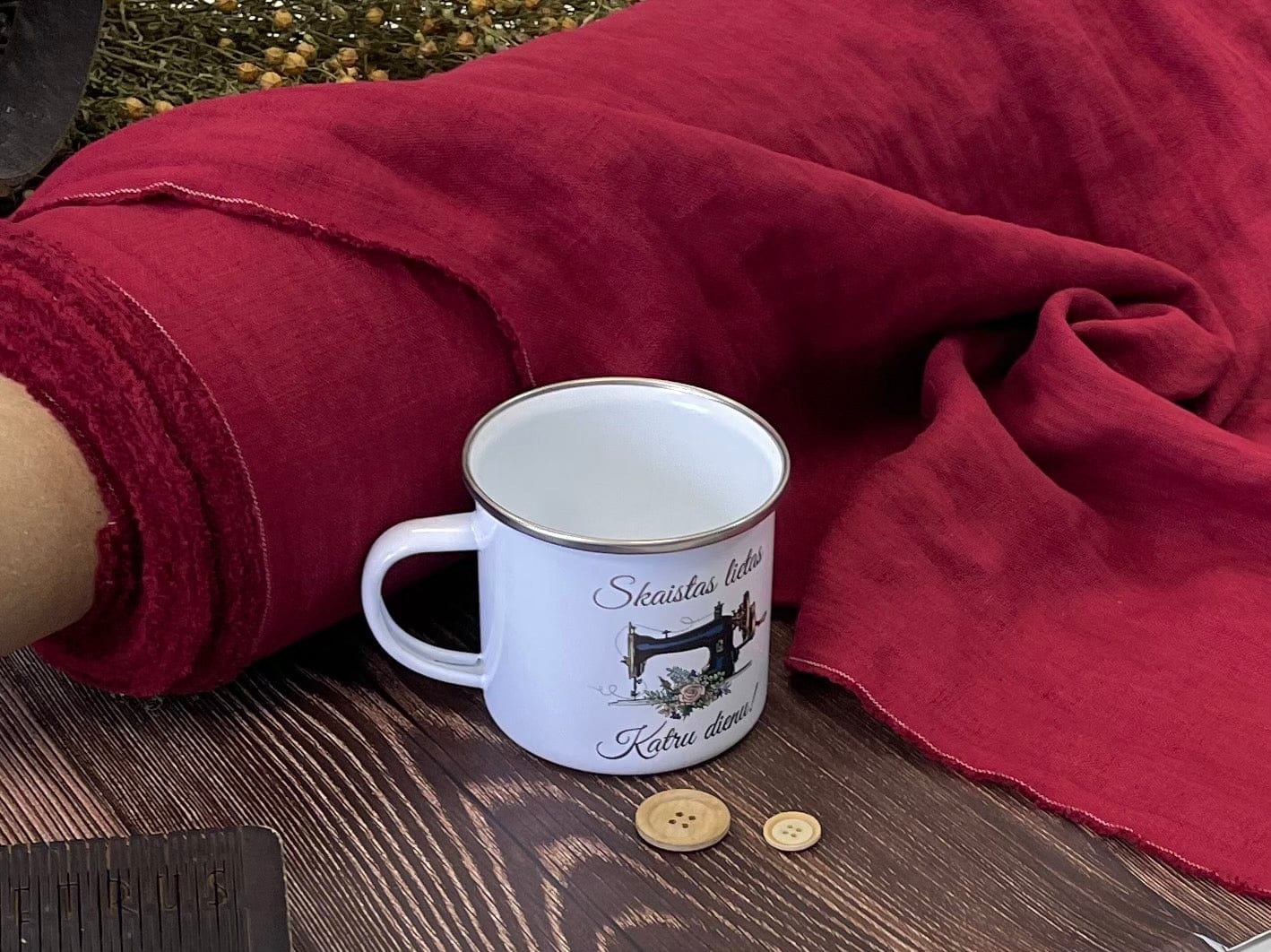 100% softened linen-cherry red 205 g/m²