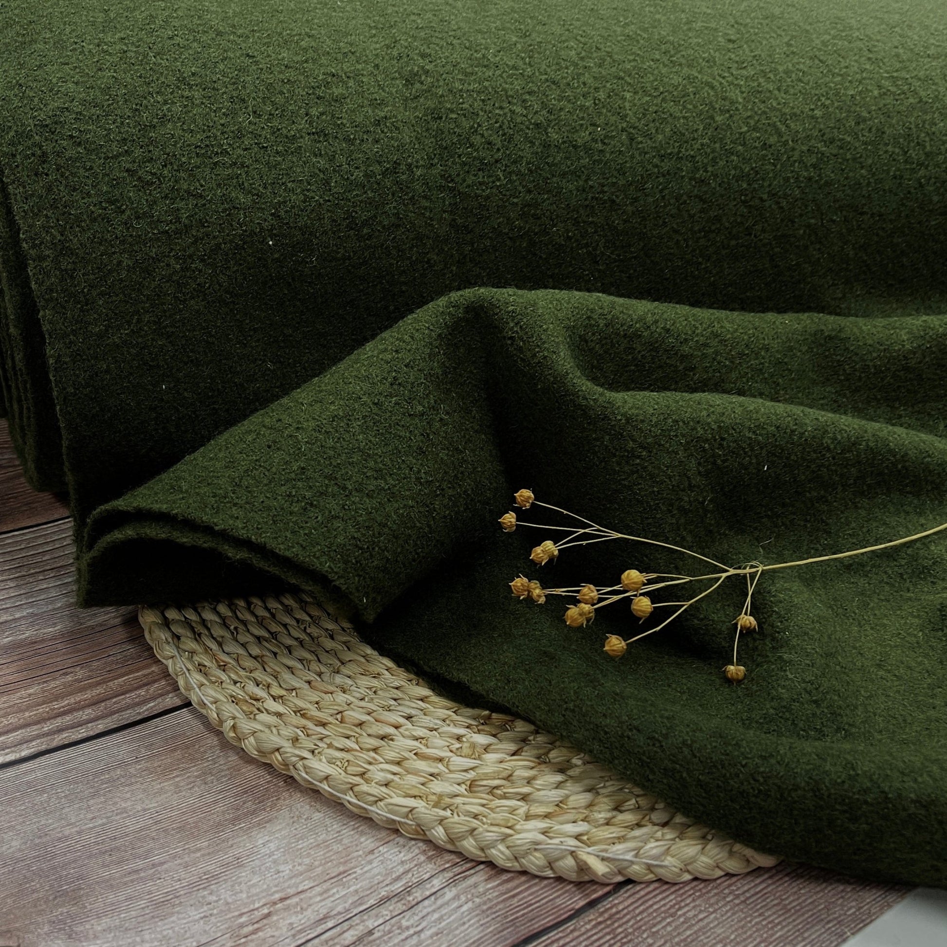 100% Wollstoff – Waldgrün 385 g/m²
