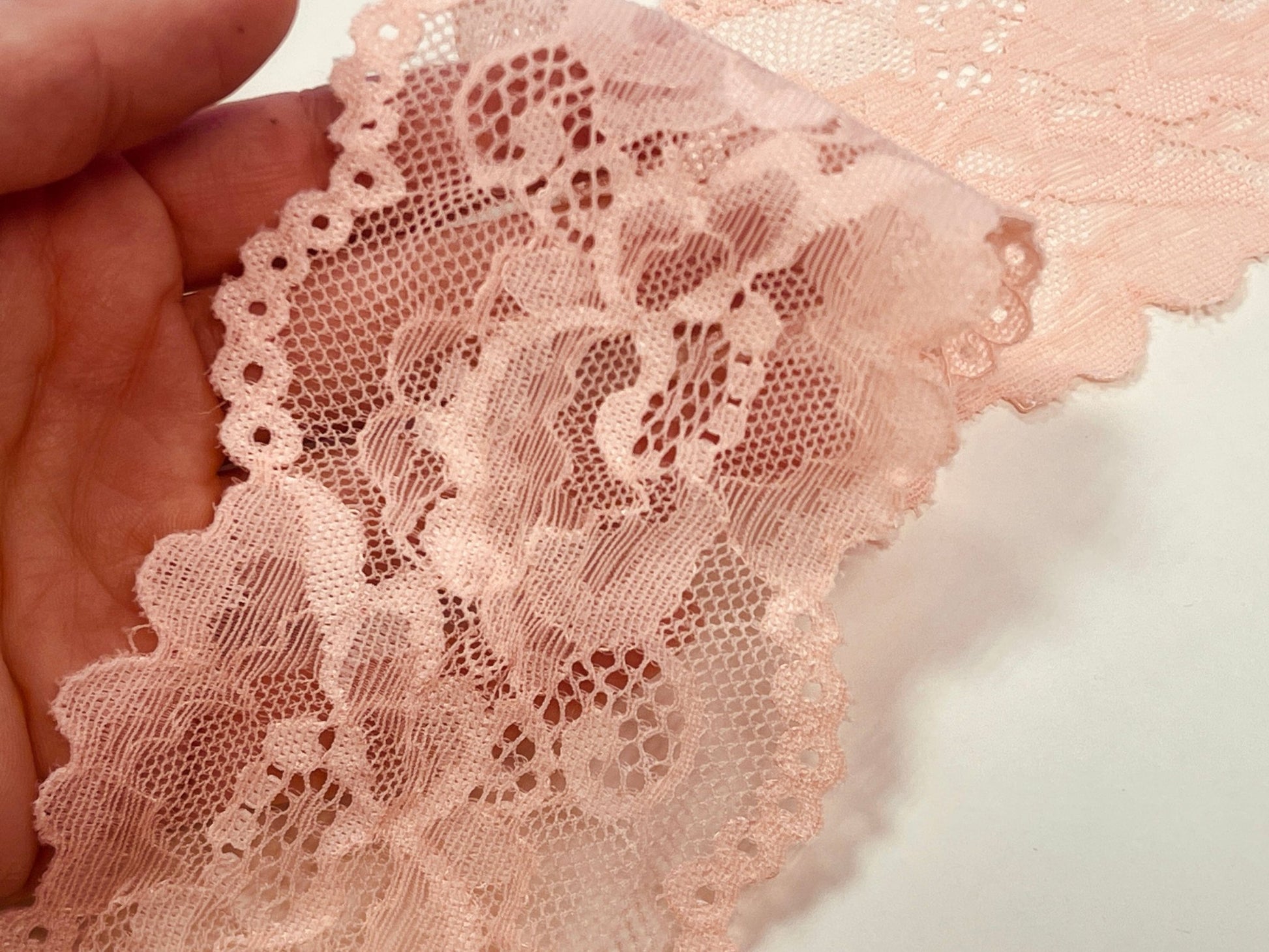 Elastic polyester lace - 8 cm salmon pink