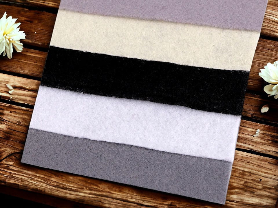 Felt roll-black and white tones