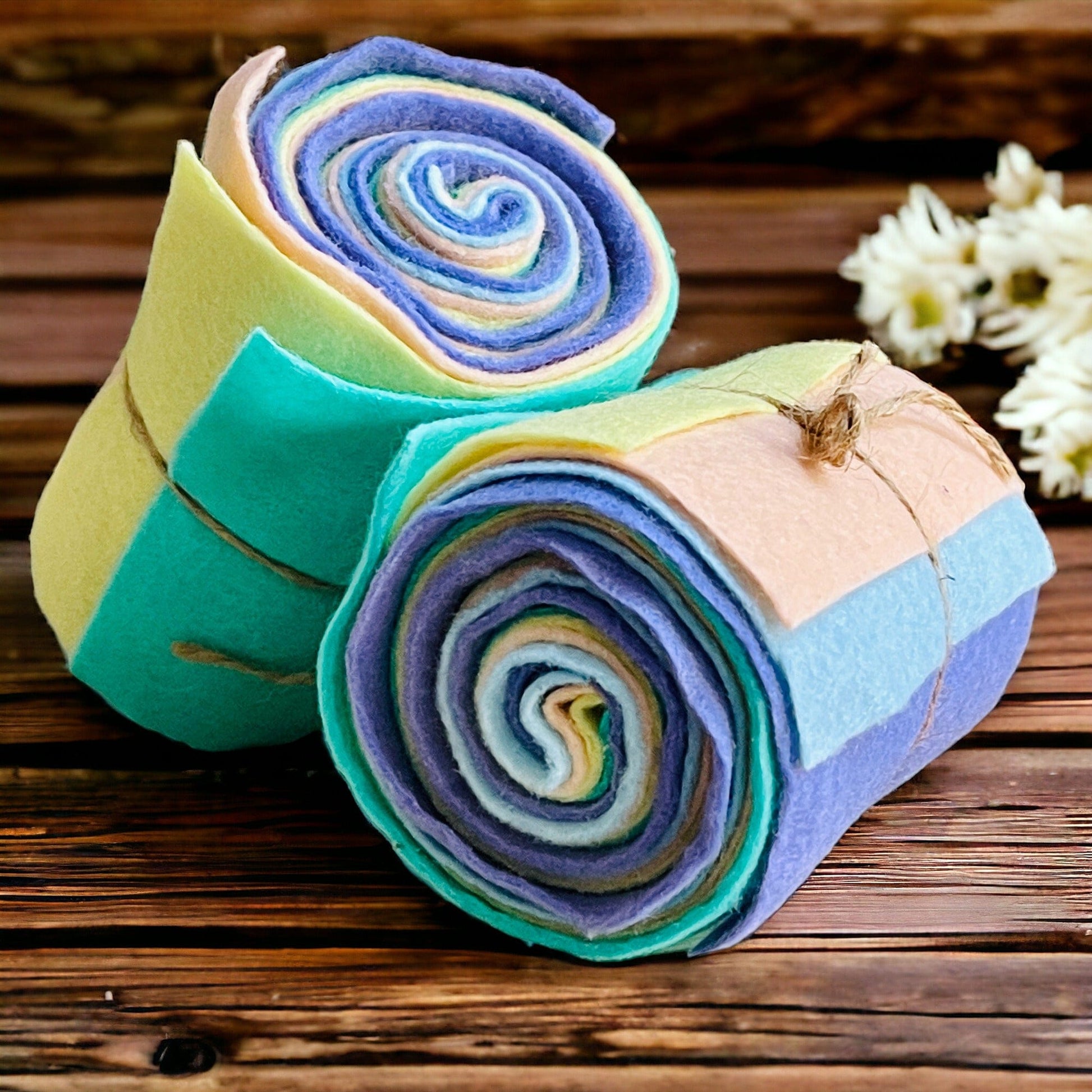 Filzrollen in Pastellfarben