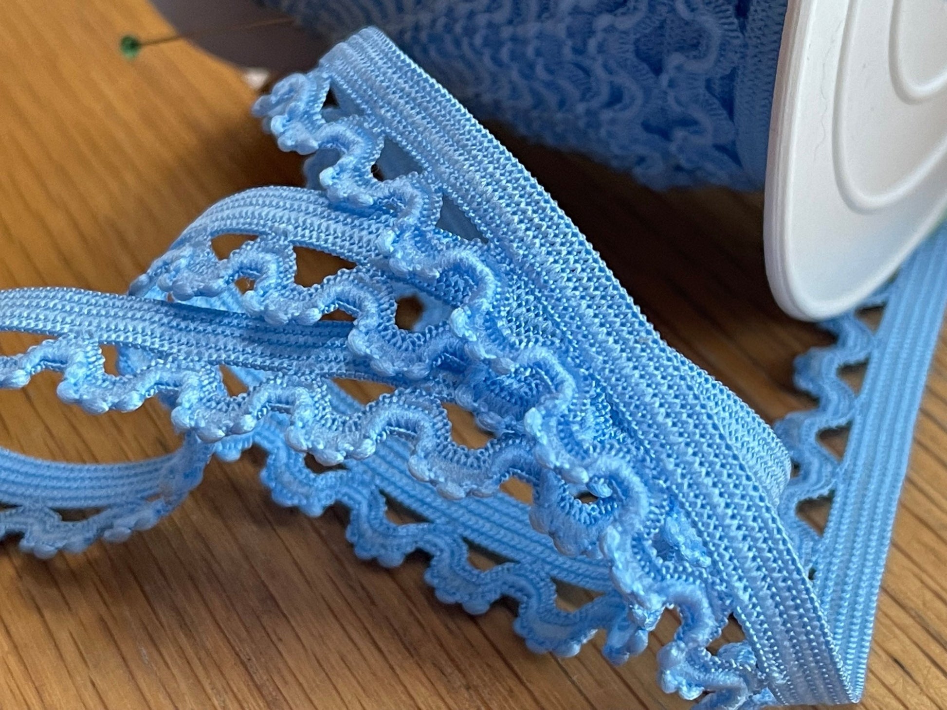 Gummiband mit Spitze-1,6 cm hellblau