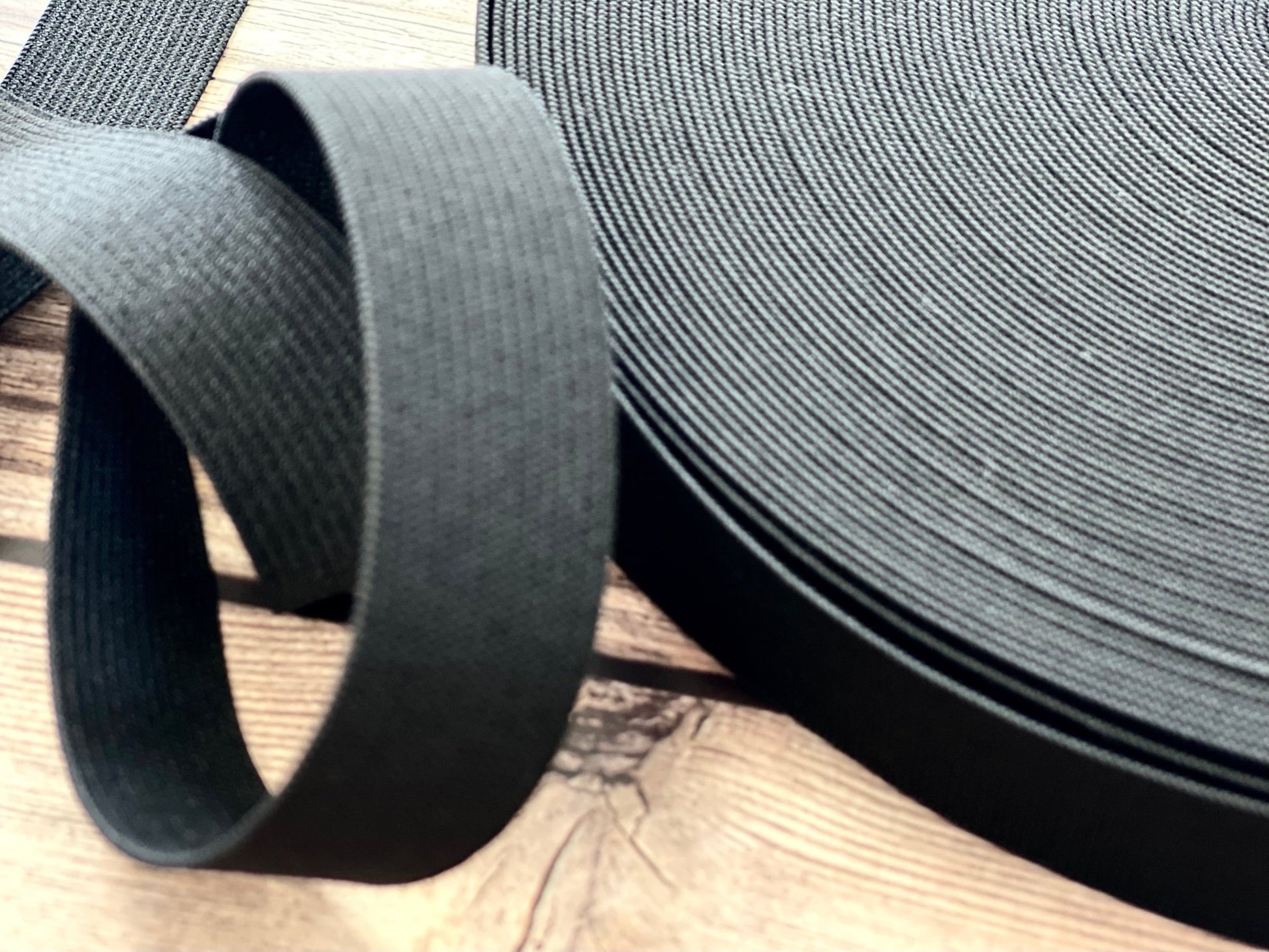 Flaches Gummiband, 2,5 cm, schwarz