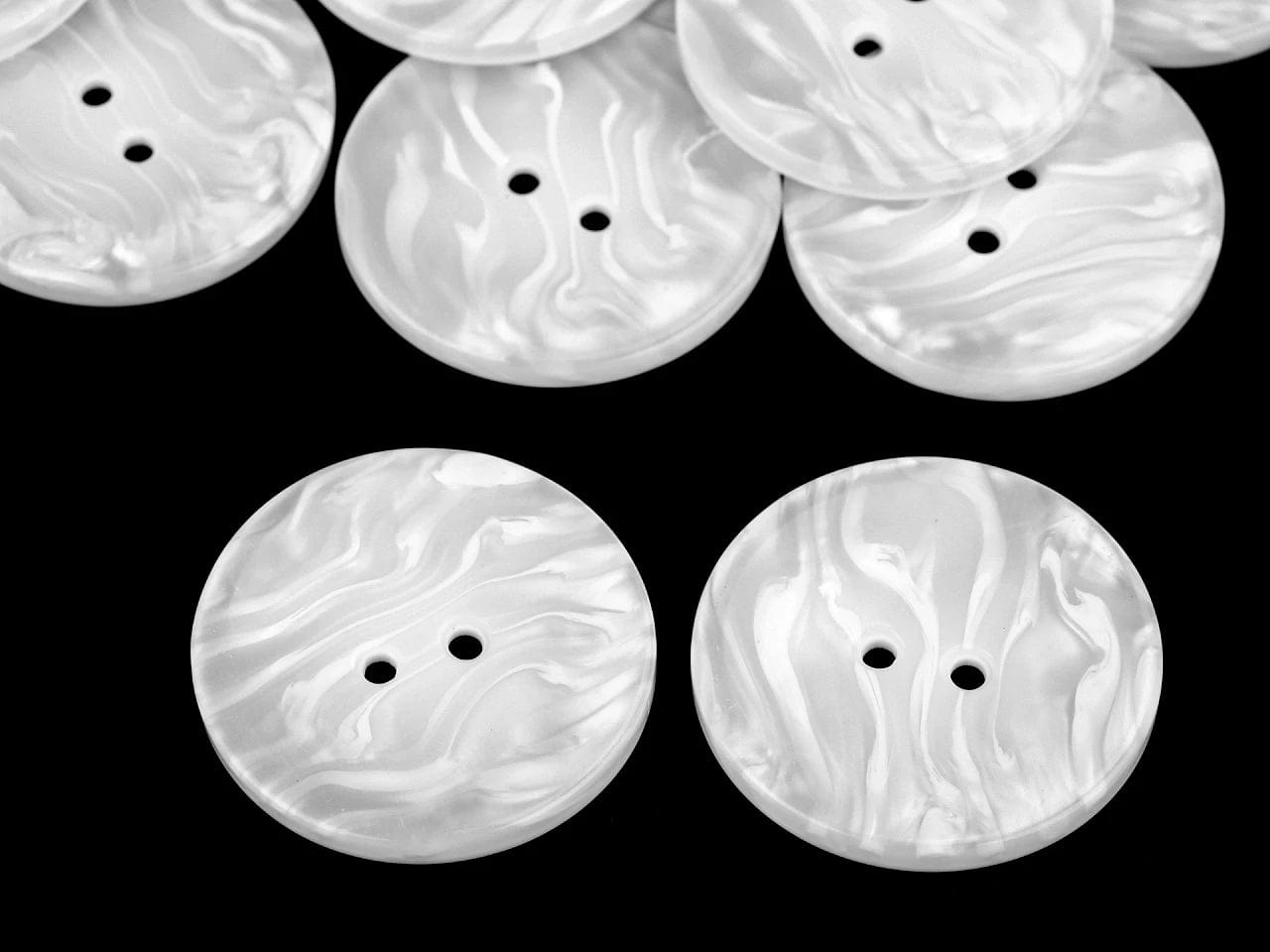 alt
Plastic buttons 3.5 cm-white